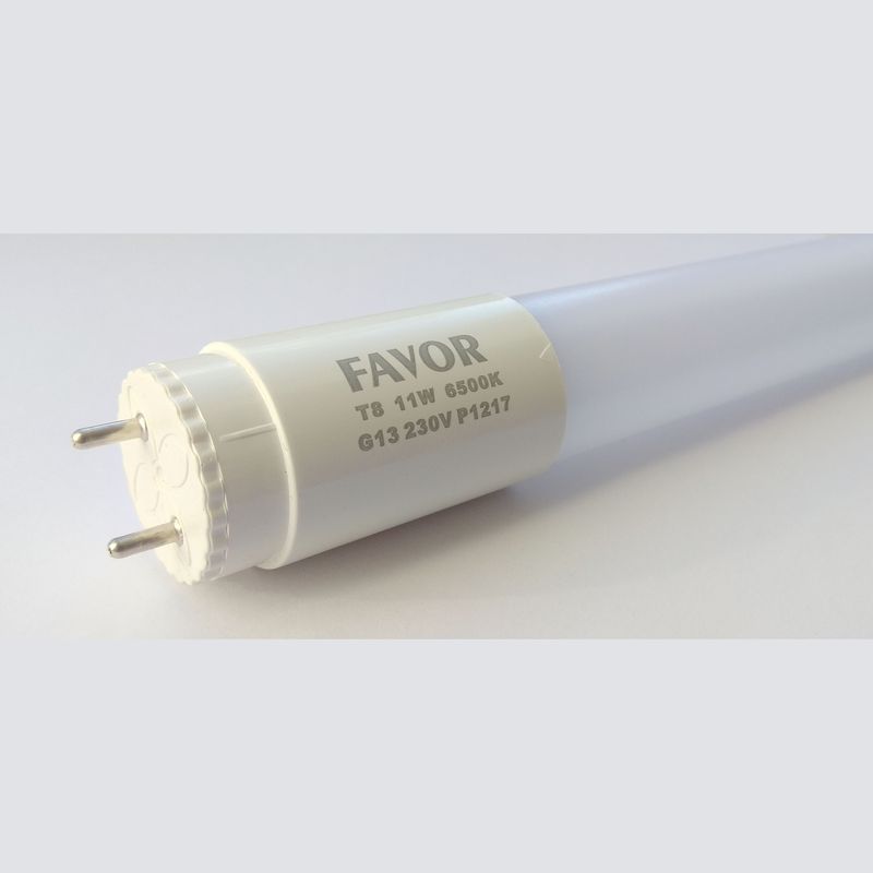 10105018, Светодиодный туб LED T8 11W 0.6m 935lm G13 4000K,
Светодиодный туб LED T8 11W 0.6m 935lm G13 4000K
Мощность (Вт) 11
Эквивал. традиц. (Вт) 18
Напряжение (В) 230V AC
Цветовая температура (K) 4000K
Цвет свечения белый нейтральный
Световой поток (Лм) 935
Индекс цветопередачи (Ra) 80
Угол рассеивания(°) 230
Цоколь G13
Материал корпуса пластик
Цвет корпуса белый
Время разогрева (с) 1
Время запуска (с) 0.5
Кол-во циклов вкл./ выкл. 40000
Световой поток после 6000 ч (%) 80
Срок службы (ч) 25000
Длина (мм) 600
Диаметр (мм) 29
Совместимость со светорегулятором Нет
Гарантия (мес.) * при бытовом некоммерческом использовании	24