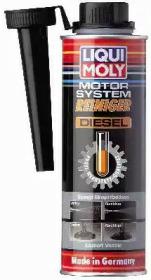 5128, Aditiv pentru combustibil Motorsystemreiniger Diesel 300ml,
Присадка для топлива Motorsystemreiniger Diesel 300мл
Очиститель дизельных систем усиленного действия - Motorsystemreiniger Diesel
Комбинация присадок с высоким содержанием моющих, противокоррозионных и смазочных добавок. Очищает высокоточные конструктивные детали, например форсунки и насос высокого давления, от вредных отложений и гарантирует их оптимальное функционирование. Также защищает дорогостоящие детали системы впрыска топлива благодаря компонентам, повышающим эффективность смазки и антикоррозионным ингибиторам. Восстанавливает первоначальную мощность двигателя и нормализует показатели состава ВГ, что позволяет уменьшить расход топлива.
Свойства:
- удаляет отложения по всей топливной системе
- предотвращает возникновение отложений
- для всех дизельных моторов, включая CommonRail и насос-форсунку
- защищает компоненты системы впрыска от износа.
- предотвращает пригорание и загорание дюзных игл
- гарантирует оптимальное сгорание
Сфера применения: 
Подходит для использования при посещении СТО на любых дизельных двигателях, включая системы впрыска высокого давления с общей напорной магистралью (Common-Rail) и насос-форсунками, а также автомобилей с сажевым фильтром и без него.
Применение: Можно добавлять в топливо в любое время. В качестве профилактики можно добавлять каждые 2000 км или в зависимости от имеющихся проблем. Смешивание происходит самостоятельно. 300 мл достаточно для макс. 75 литров топлива.
Рекомендация: Добавление в дизельное топливо во время технического осмотра или других работ по техническому обслуживанию топливной системы.