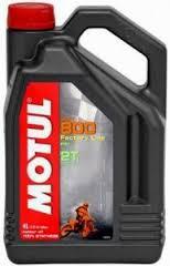 2T FL OFF ROAD 800 4L, Масло для мототехники (104039) Motul,
Формула данного продукта специально разработана для использования в соревнованиях Grand Prix в мотокроссе. Используется в смеси с обычным топливом, безсвинцовым топливом и с топливом, которое имеет октановое число до 124. Все 2-х тактные высокотехнологичные спортивные двигатели со смешанной системой смазки: мотокросс, эндуро, триал, квадроциклы, Jet-Ski, ULM. Для скоростных моделей используйте MOTUL 800 2T Road Racing. Для двигателей с раздельной смазкой применяйте MOTUL 600 2T. Для картингов — MOTUL Grand Prix 2T или MOTUL Kart Racing 2T

Масло используется в Grand Prix Moto-Cross самыми крупными командами. Улучшенная формула: дезэмульсивные свойства повышены: предотвращает склеивание золотника карбюратора в дождь и обеспечивает отличное смазывание даже при наличии кипящей воды. Смазывающие свойства экстремально повышены, что снижает трение и износ. Двигатель и клапана превосходно смазываются при любых условиях работы. Предохраняет от закоксовывания поршневые кольца и предохраняет от образования нагара в выхлопной системе. Окрашено в красный цвет для обозначения присутствия продукта в топливе.
API TC